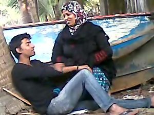 युवा प्रेमी के साथ बांग्लादेशी चाची