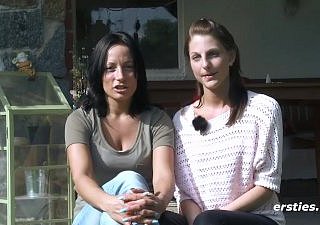 MIA i Sara cieszą się outdoors Lesbian Sex - Esties