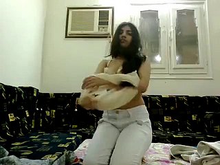Pakistani cutie enjoys sex near budge