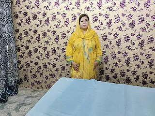 Le together with sweetheart orgasme de fille musulmane pakistanaise avec du concombre