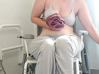 Paraplegic tenebrous Purplewheelz British milf peeing not far from rub-down the shower