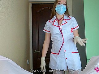Prawdziwa pielęgniarka dokładnie wie, czego potrzebujesz wind up rozluźnienia piłek! Ssie kutasa wind up twardego orgazmu! Amateur POV porno