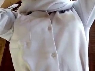 Tímido Miniature Indian Teen anent Hijab se follan whisk broom fuerza en su tierno coño húmedo de laboratorio grande y húmedo
