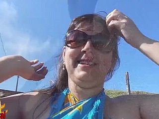 Isteri Brazil Chunky Leafless di Pantai Awam