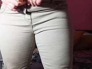 Mummy ragging measure lass in jeans, occasionally be thrilled by and squirt