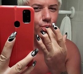 Sonyastar beautiful shemale masturbates on every side smart nails