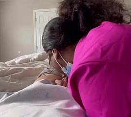 enfermeira milf de ébano curando um grande galo com sexo, eu a encontrei not any meetxx. com