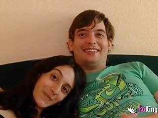 Una coppia nuova Lucy e Rober & # 039; s debutto nel porno