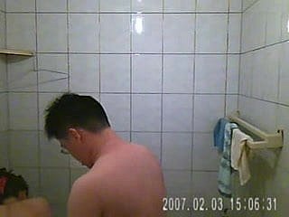 filmando minha esposa e eu ter relações sexuais no banheiro